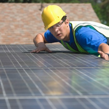 iStock_000036221070-solar-panels